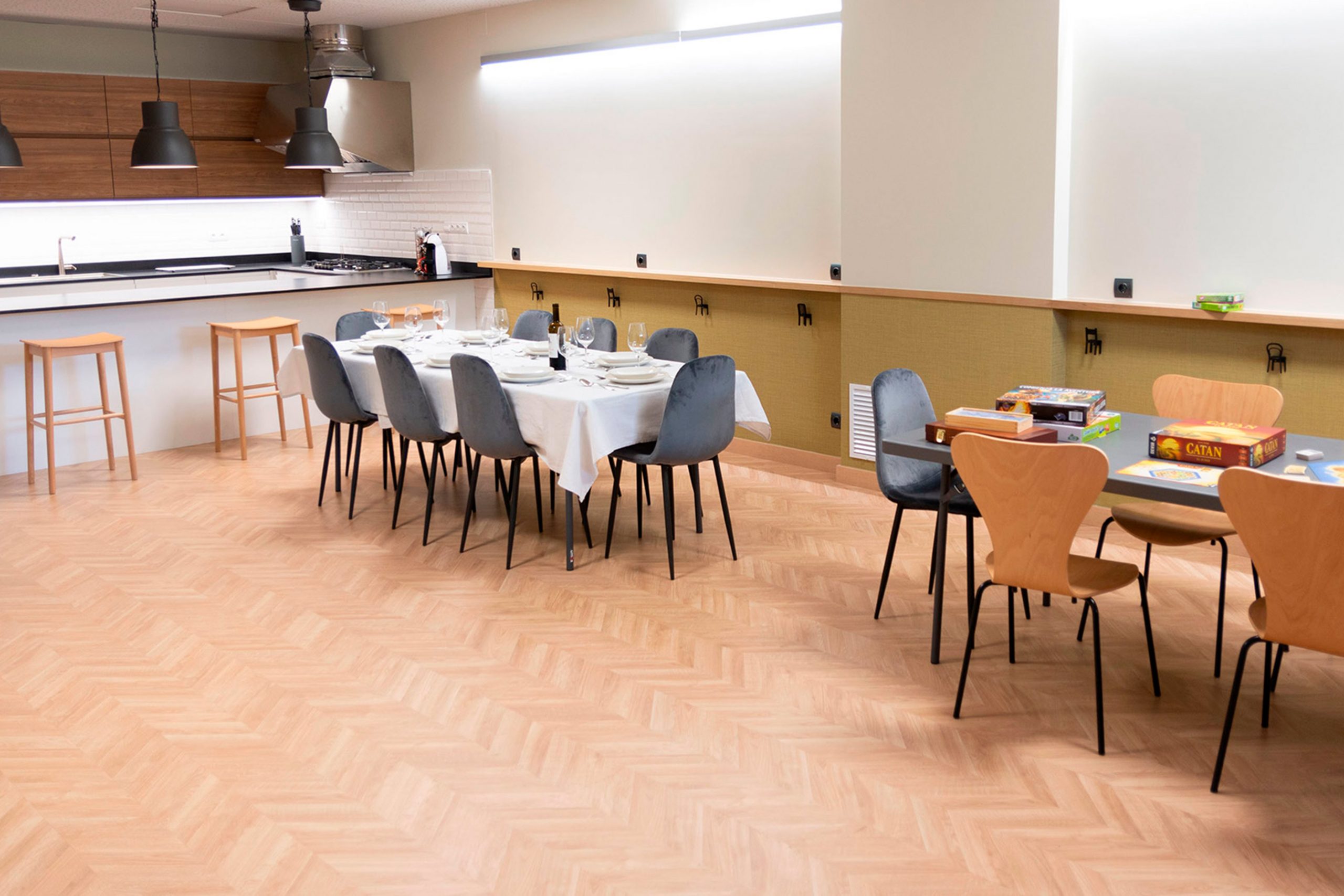 MOHE Espacio de Ocio mesas puestas